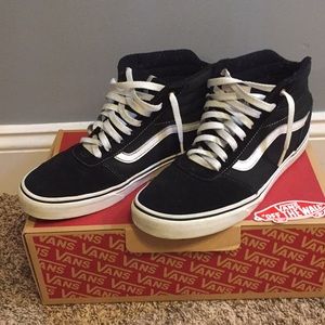 Vans Ward Hi (Black/True White) Good Condition.